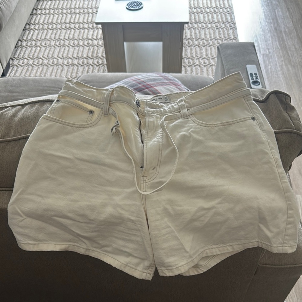 A&F High Waisted Women's Cream Shorts